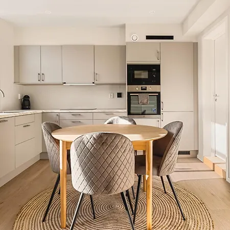 Apartment Dinbnb I The Family Dream Behind Bryggen I Renovated 2024